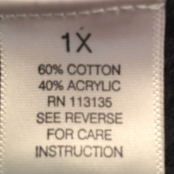 Leo & Nicole size 1X Black poncho 3 buttons front - Picture 6 of 7